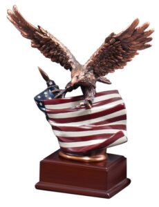 RESIN EAGLE WITH FLAG SMALL