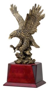 LANDING EAGLE ON WOOD BASE