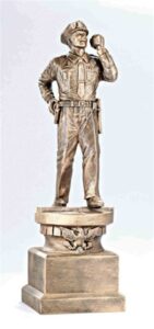 POLICEMAN TRIBUTE STATUE